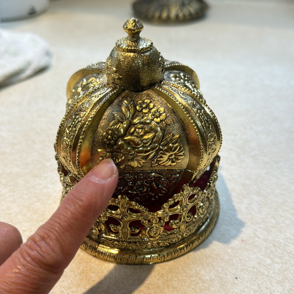 Vintage Gold Tone Crown music/trinket box - Picture 12 of 13